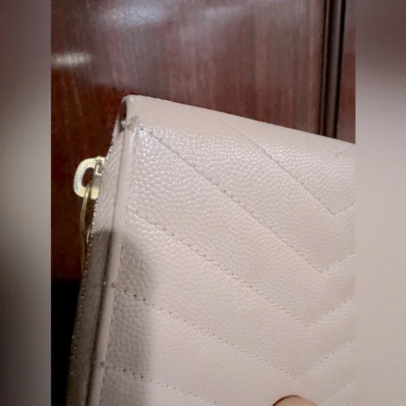 Yves Saint Laurent Preloved Pale pink Quilted bifold Leather Wallet - Picture 8 of 15